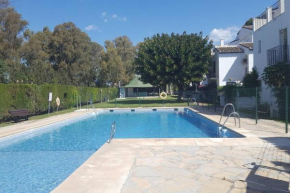 Precioso apartamento a pie de playa en la nueva Milla de Oro entre Estepona y Marbella